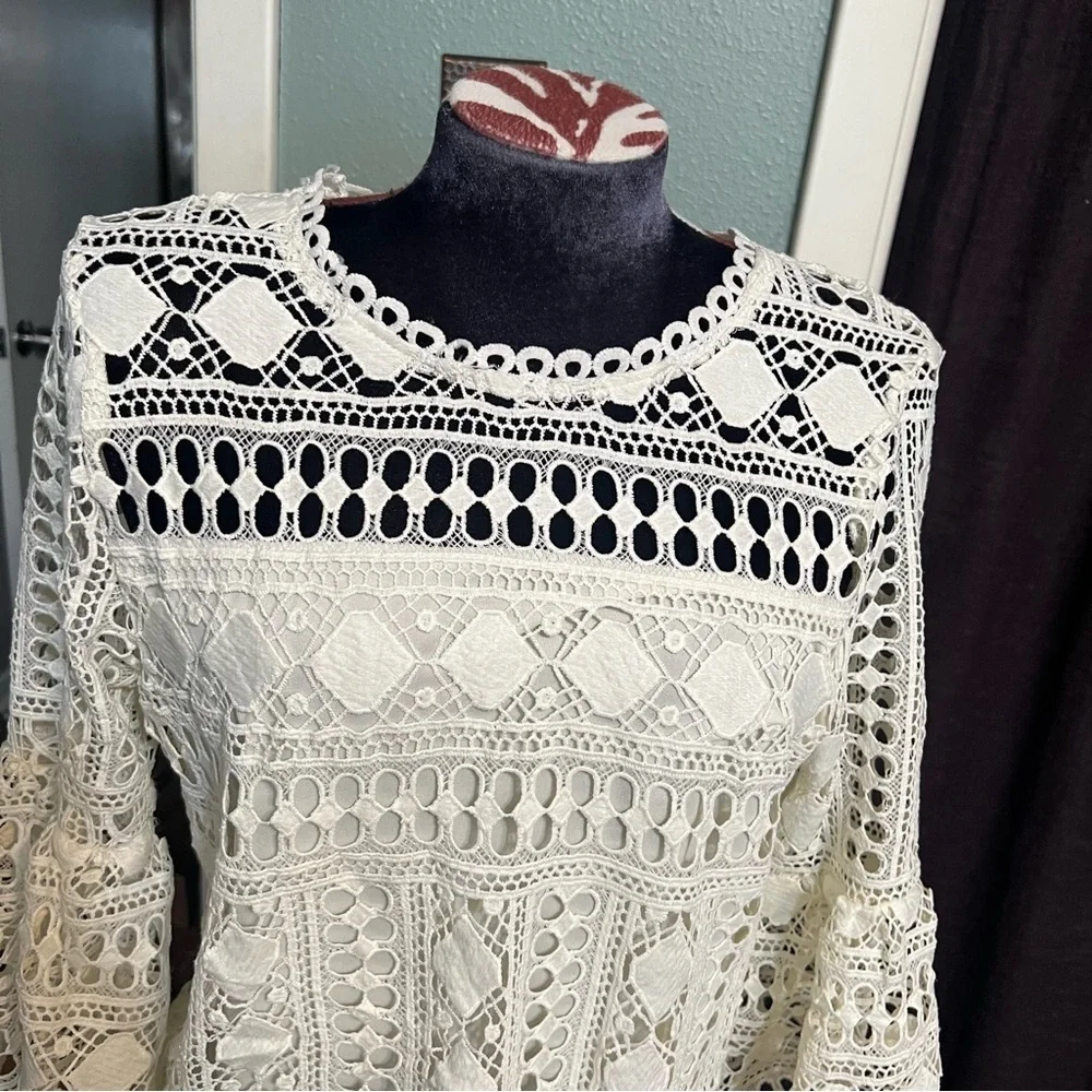 Ellison Ivory Lace Bell Sleeve Boho Top Blouse Size Medium